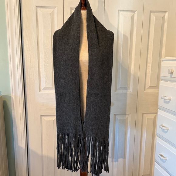 New Lucky Brand Charcoal Knit Scarf Unisex - Picture 1 of 3